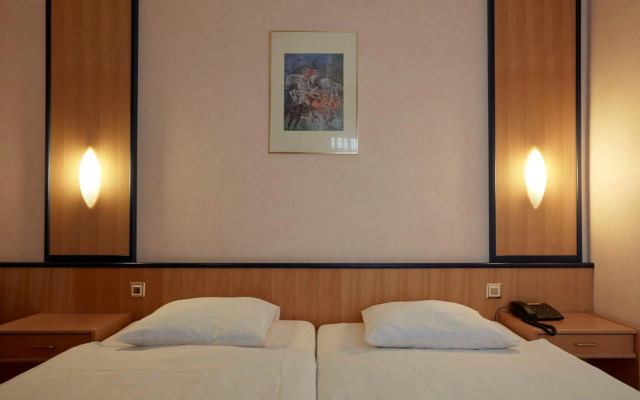 Hotel Crystal