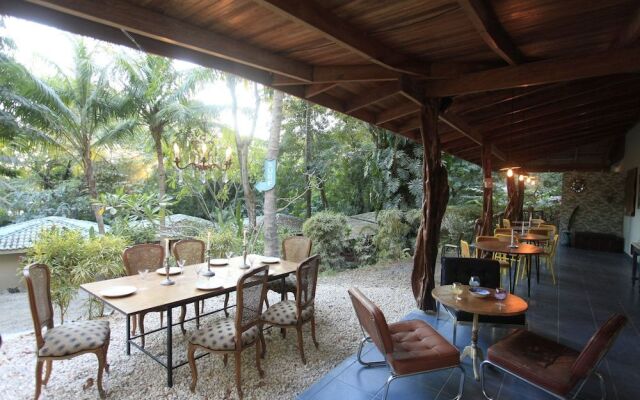 Makanas Beach Bungalows