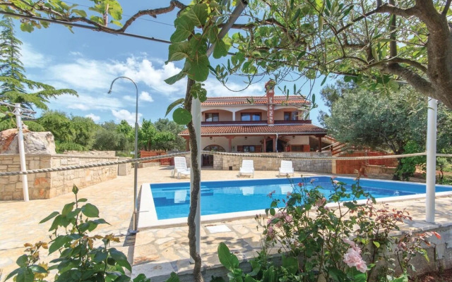 Stunning Home in Vodnjan With Wifi and 3 Bedrooms