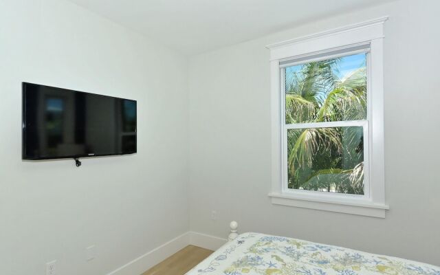 Direct Beach View Apartment 5