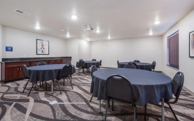Cobblestone Inn & Suites - Holdrege