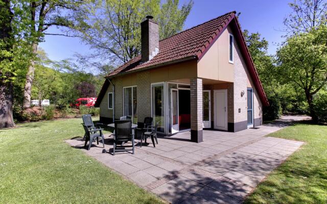 Cozy Holiday Home with Garden near Zwolle