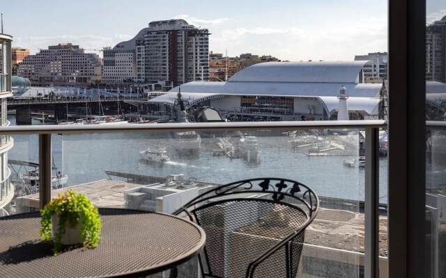 Modern Harbourside Apartment With A View