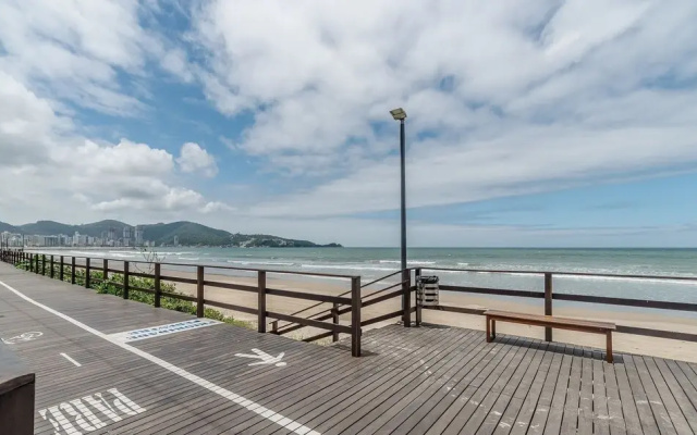 Sea View Apt w/ BBQ in Itapema Dnl0602