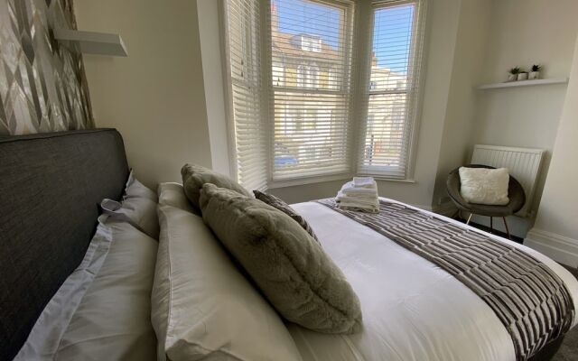 Stylish Apartment 16min from Stratford International