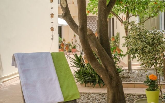 Home with Courtyard in Heart of Old Town