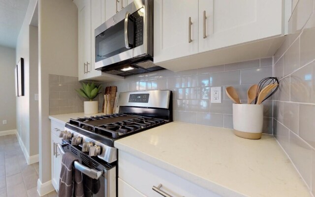 Desert Serenity 4 Bedroom Apts by RedAwning