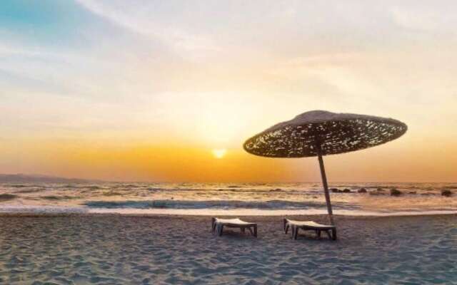 Aphroditebeachfrontresort Unique gem Direct by sea