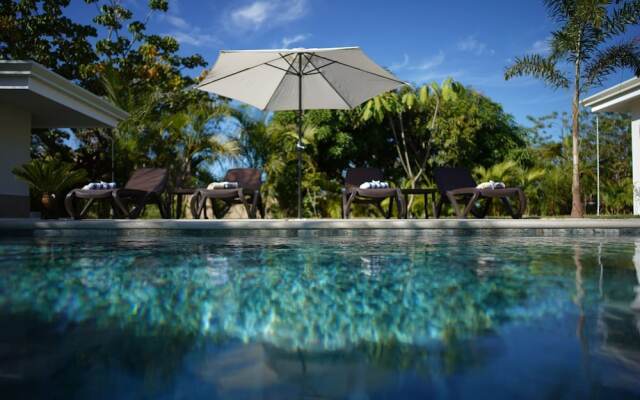 New Oasis in Gated Community With Pool Breakfast