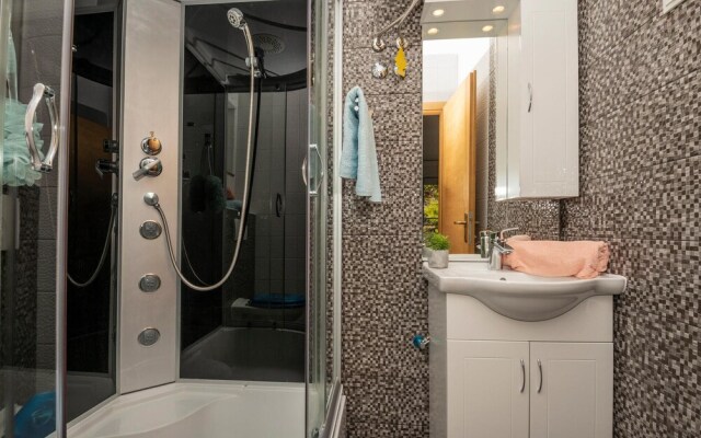Amazing Apartment in Krvavica With Wifi
