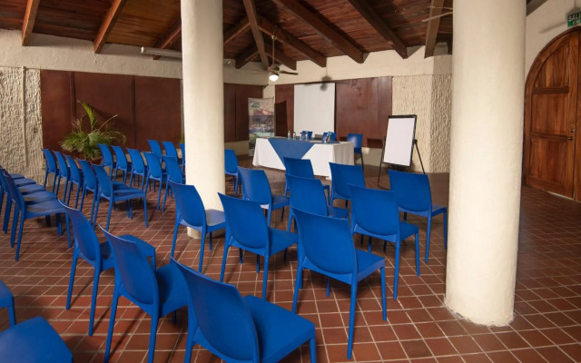 Cabo Blanco Hotel & Marina