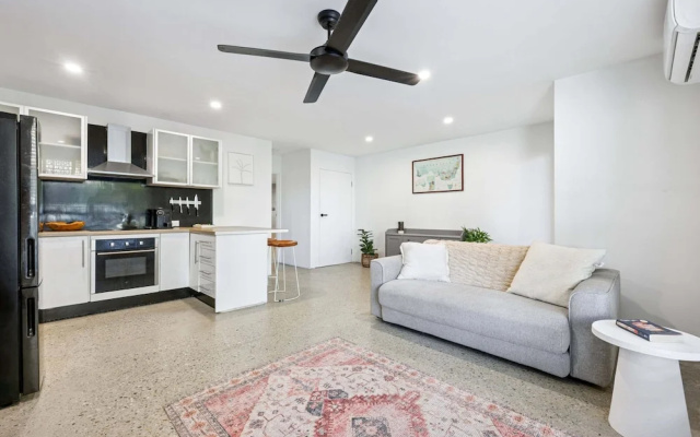 Spacious 1-bed Apartment in Coolangatta – Guest Rooms – Gold Coast