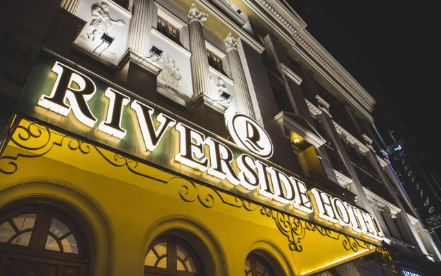 Riverside Hotel