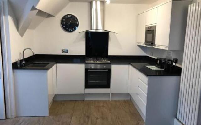 5, Sandleigh Apartment