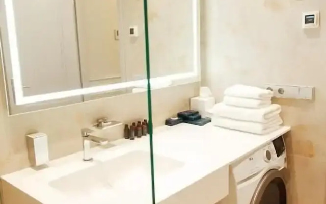 Roze Center Apartments