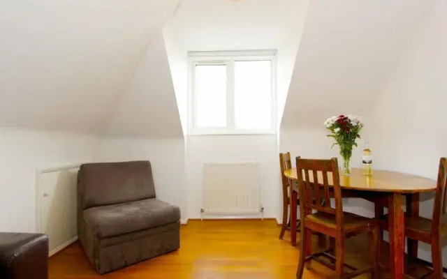 Wimbledon Sports Apartment