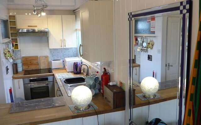 Dog Friendly Bed & Bowl Beach Chalet