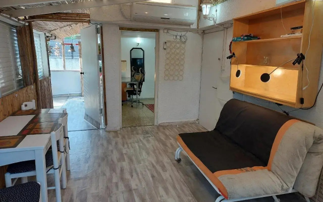 Roof APT W terrace garden,1BR 1BA
