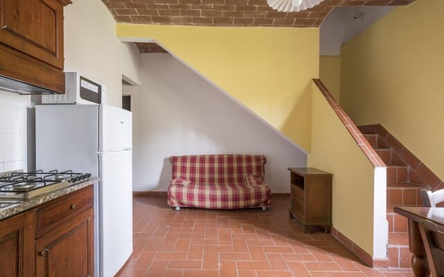 Quaint Farmhouse in Montespertoli With Swimming Pool