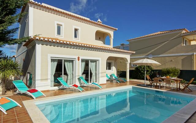 Villa in Carvoeiro With Swimming Pool