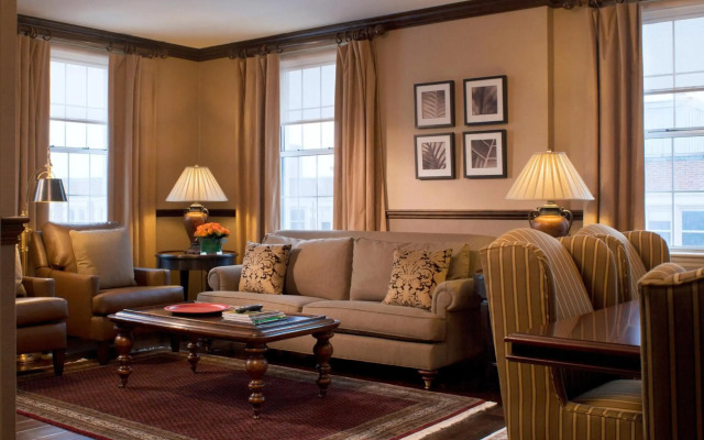 Sheraton Commander Hotel