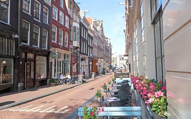 2 Bedroom Apartment - Canal View