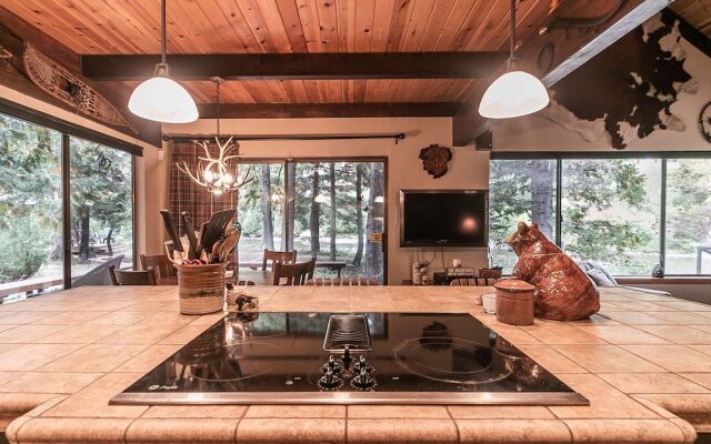 Papa Bear's River Cabin