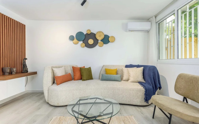 Indigo 1-BR Apt W Terrace in Batroun