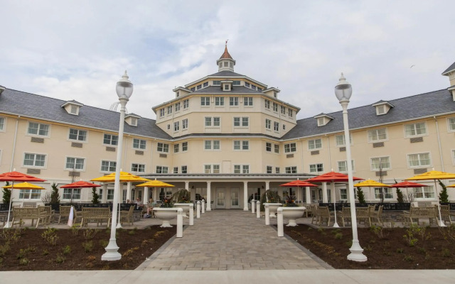 Cedar Point's Hotel Breakers