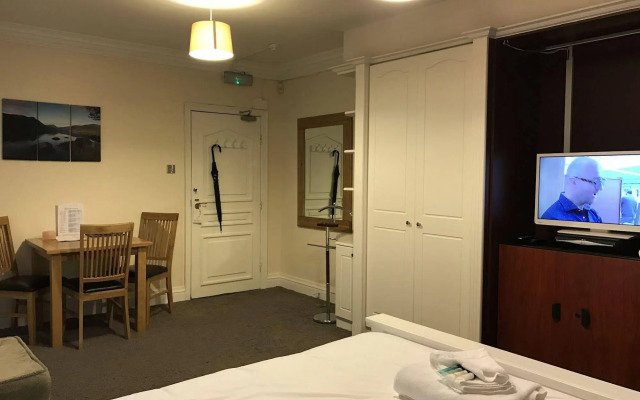 OYO Oakcroft Guest House Manchester Airport