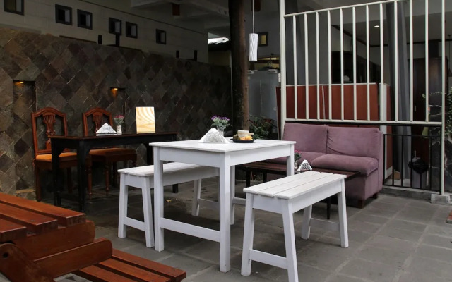 Rumah Asri Bed And Breakfast