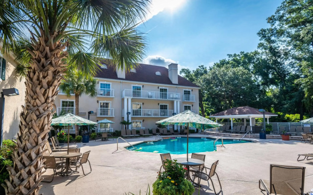 Palmera Inn and Suites