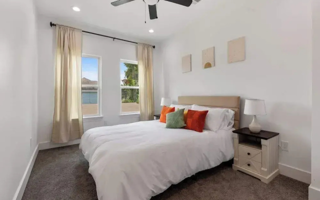 Modern 3BR Family Retreat in Downtown Houston