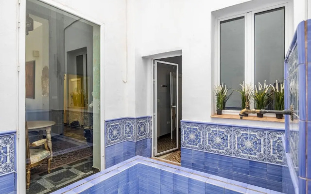 Cheerful 6 Bedroom House in Seville With Terraces