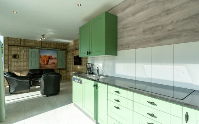 Detached Holiday Bungalow With Garden