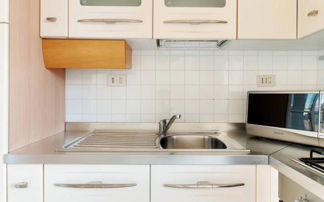 Sunny Flat In Elegant Building Close To Colosseum