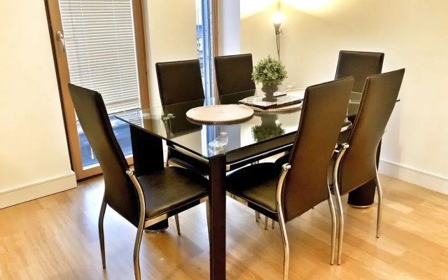Elegant Apartment in The Wharf