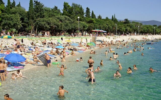 Apartments and Room Drazen