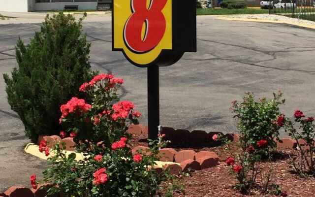 Super 8 Junction City