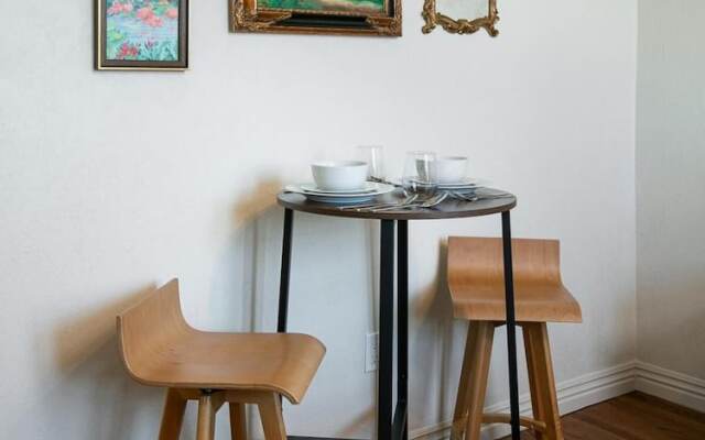 Beautiful Studio Near Hollywood! Sleeps 2!