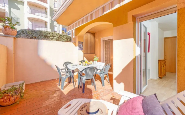 Apartment in Empuriabrava With Beach Access