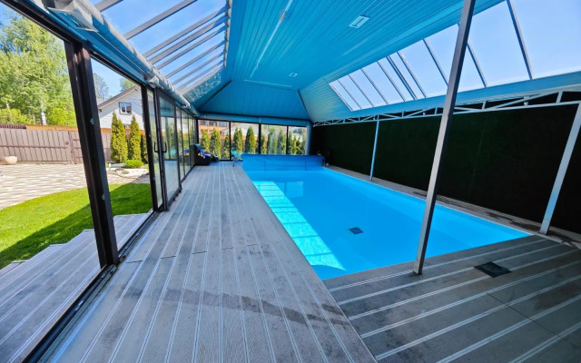 Dom with swimming pool and sauna na Okhotskoy