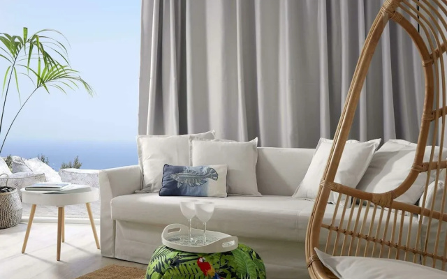 Luxury Villa With Heated Pool 700m to the Beach