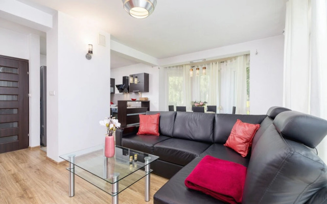 Czarnochowice House by Renters