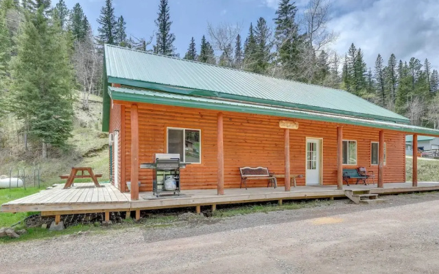 Wraparound Deck + Bbq: Pet-friendly Deadwood Cabin