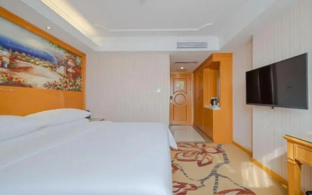 Vienna Hotel ( Guanlanhu station Shanshui Tianyuan)