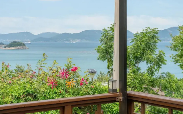 Yeosu Dulggot Pension