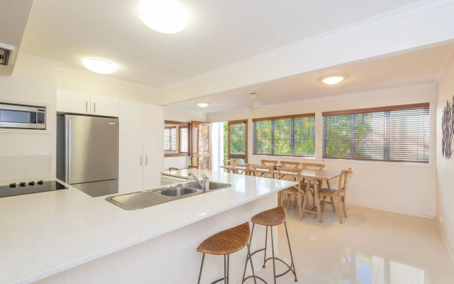 Noosa Outrigger Beach Resort