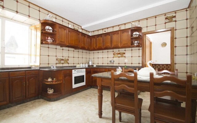 House - 5 Bedrooms with Sea views - 107775