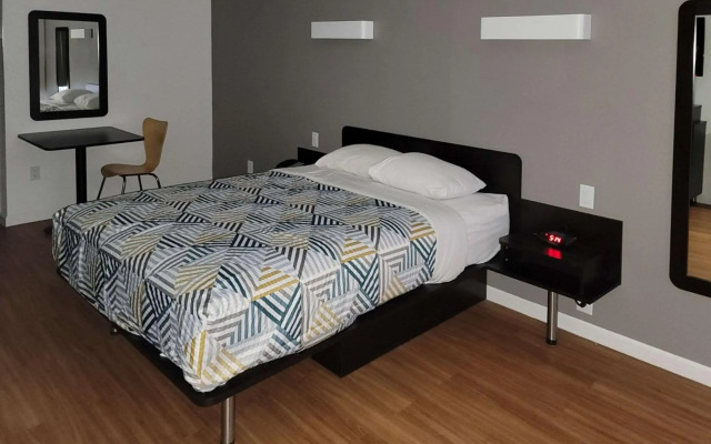 Rodeway Inn & Suites Thousand Palms - Rancho Mirage